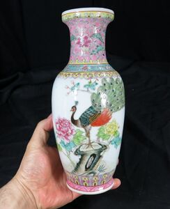 e 牡丹孔雀図粉彩色絵壺　中国　磁器　景徳鎮製/　茶器　天目釉　唐草文　色絵　豆彩　粉彩　白磁　染付　青花　呉須　青磁