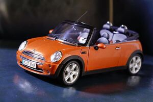 ミニカー 1/18 BMW MINIミニクーパー コンバーチブル MINI COOPER CABRIO R52 ホットオレンジメタリック　付属品　箱あり　送料込み