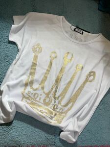 訳あり品　新品　160センチ　ACHUUN Tシャツ　王冠 白　ゴールドプリント　汚れあり