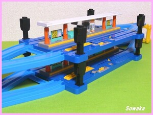 絶版品●プラレール 得々Wセット★自動のりかえ駅２階建セット★レイアウトが劇的に面白くなります◎レールパーツ類完備ブロック柱脚付◎