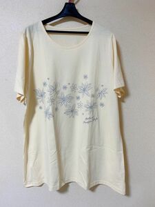 花イラスト入り　半袖　Ｔシャツ　５Ｌ　クリーム色 【KAE-1248】