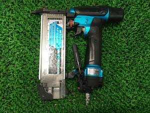 【中古品】★makita(マキタ) 高圧仕上釘打 エアダスタ付 (青) AF552HM / ITQIBLJIGYLC