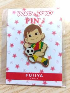 PEKO★ペコちゃん誕生50周年記念ピンズ ポコちゃん（サッカー）★ピンバッジ 缶バッジ チャーム マスコット レトロレアモノ雑貨 未使用品