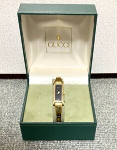 KB1695【本物保証・電池交換済】GUCCI グッチ 腕時計 1500 スクエア バングルウォッチ 黒文字盤 クォーツ レディース ケース付き 中古