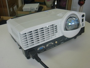 ☆RICOH/リコー！短焦点DLPプロジェクター！PJWX4241N！(MID-3235)「100サイズ」☆