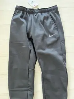 新品未使用　Nike Therma-Fit ジョガーパンツ