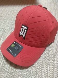 新品 NIKE GOLF タイガーウッズ エアロビル キャップ М/L 赤 レッド ストレッチ ナイキ ゴルフ 軽量 高通気 帽子 　