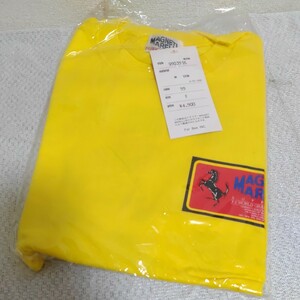 【タグ付き】Tシャツ　ferrari フェラーリ ライセンス契約品 ロゴ 馬　黄色ロゴ　 tシャツ 　タグ付き　未使用　0123-B5-SA11