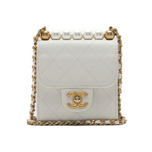 CHANEL シャネル ミニマトラッセ パール チェーンショルダー ラムスキン 白（ゴールド金具）ショルダーバッグ ミニショルダーバッグ レデ