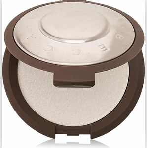 Becca cosmetics Shimmering Skin Perfector Pressed Highlighter 色：Pearl ベッカ ハイライター　フェイスパウダー