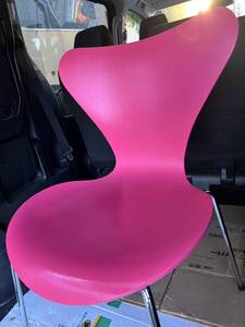 （JT2412）REPUBLIC OF Fritz Hansen　BRAND　セブンチェア　555 MAGENTA-マジェンタ　　中古品　写真が全