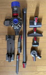 Dyson V8 Fluffy+ サイクロン式 コードレス掃除機 SV10FFCOM2　ダイソン　 通電確認　起動確認　ジャンク品　サイクロン　掃除機