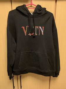 正規 21AW VALENTINO VLTN ヴァレンティノ マルチカラー 手書き グラフィティ ロゴ プルオーバー フーディー パーカー 黒 S VV3MF15P74Q