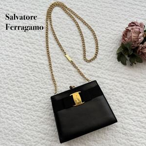 希少 Salvatore Ferragamo サルヴァトーレフェラガモ ヴァラリボン ミニ チェーンショルダーバッグ ブラック　黒 レザー ポシェット