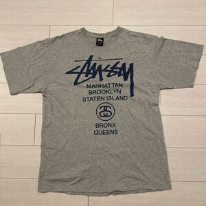 【人気】ステューシー STUSSY ワールドツアー トップス プリント　半袖　XL ヴィンテージ グレー