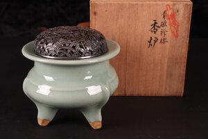 【珍品堂】1円から　京焼　香炉　青磁香炉　蘇山　二代　花刻透火屋　純銀　共箱　美品上品　古美術　骨董品　高約9.8㎝　径約9.6㎝