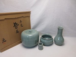 604817 【 ほぼ未使用 茶道具 青磁 皆具 陶印 元 共箱 】 検) 作家物 煎茶道具 水差 茶器 茶具 茶事 茶会杓立て 建水 蓋置 水指 茶の湯 ⅳ