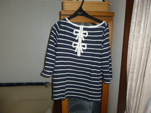 レディース　ボートネック七部Tシャツ　紺×白　少し厚めの綿　前後どちらでも着られますレディース
