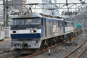 【鉄道写真】EF210-132牽引　配6795レ　＠大宮　L版　(商品番号148)