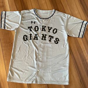 B 未使用 レア GIANTS 巨人 ジャイアンツ ユニフォーム 復刻 TOKYO ボタン Tシャツ 2 非売品 胸ロゴプリントアンダーアーマー UNDER ARMOUR
