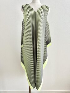 【送料込】PLEATS PLEASE ISSEY MIYAKE プリーツプリーズ イッセイミヤケ　ワンピース　Sサイズ　蛍光黄緑×カーキ　おしゃれ　6441813