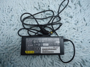 富士通　PC用ACアダプター　１９V　３．３７A 　FUJITSU 動作品　FMV-AC321