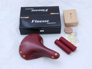 廃盤　Brooks Finesse Titanium Saddle RED　/ ブルックス 赤サドル チタン女性用　モールトン Brompton Rivendell Blue Lug