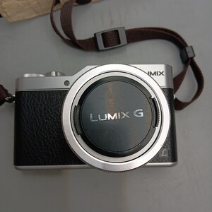 E Panasonic パナソニック　ミラーレスカメラ　 LUMIX DC-GF9 WF7KB008137 ダブルレンズ　シルバー　動作未確認