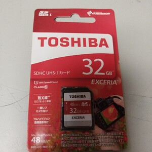 ③TOSHIBA 32GB SDHC UBS-I カード　48MB/S EXCERIA 