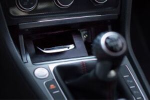 【絶版激レア】ゴルフ7 、7.5右ハンドル用D-DOCK carplay、Android autoの有線接続がスマートに！　【日本未発売品】