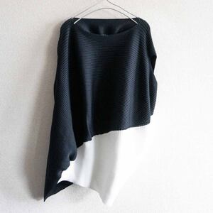 【極美品】ISSEY MIYAKE【AERATE TOP/プリーツ トップス】2 イッセイミヤケ 2408264