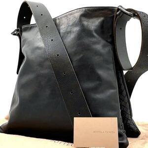 《美品》BOTTEGA VENETA ボッテガヴェネタ メンズ ビジネス イントレチャート レザー ショルダーバッグA4可 ブラック 斜め掛け