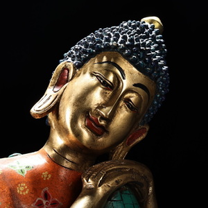秘蔵 中國 清代 銅製 チベット仏教 彩絵蒔絵釈迦牟尼仏像です 自在仏 供養品 仏教美術 細密彫 置物 時代物 中国古美術 NW180