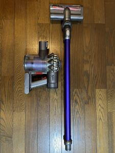 ★中古 スレ傷割れあり 動作確認ナシ 4年使用 dyson ダイソンDC62 掃除機 サイクロン式 コードレス掃除機 コードレスクリーナー ★