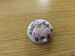 薔薇とパール　刺繍ブローチ