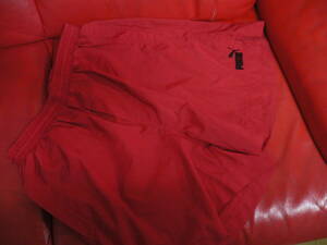 puma M 赤い半パンツ