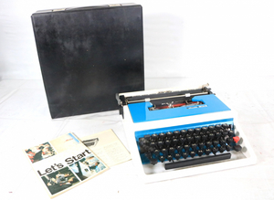 olivetti 315 オリベッティ 315 タイプライター 青 オリベッティ 本体・ケース付 英文タイプライター レトロ アンティーク_DFJ_B1224-F004