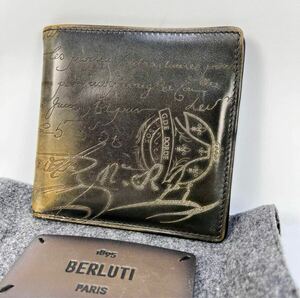 BERLUTI ベルルッティ　二つ折り財布　折り財布コンパクトウォレット　カリグラフィー　小銭入れ付き カリグラフィ レザー 財布