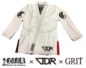 COBRA 柔術衣 コブラ LUTADOR ルタドール 2005 白 ホワイト ライトモデル 軽量　コブラ　JIU JITSU ブラジリアン柔術 軽い 格闘技