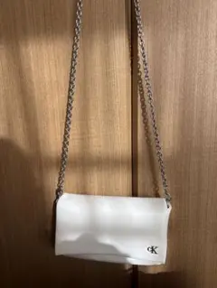 Calvin Klein ホワイト ショルダーバッグ