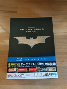 美品 THE DARK KNIGHT TRILOGY ダークナイト トリロジー ブルーレイBOX (初回数量限定生産版) (Blu-ray Disc) 国内正規品