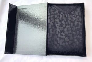 残りわずか！新品 HOM オム★最高級ライン VネックデザインTシャツ 定価9,180円！M ブラック