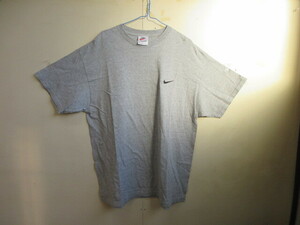 ナイキ　NIKE　ビンテージ　MEN　　Tシャツ　MADE　IN　USA　刺繍ナイキマーク　　　Lサイズ