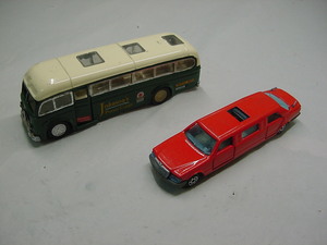 ROYAL BUSとLIMOUSINE MERCEDES ２台