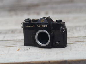 M10573 YASHICA TE ELECTRO X フィルムカメラ 現状 動作チェックなし ゆうぱっく60サイズ (0604) 