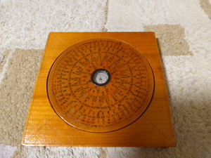 易占道具珍しい新安休邑方秀水木製羅盤１４センチ四方・周りは１７センチ四方貴重品美品