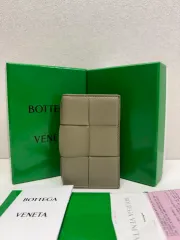 【雷市場（ポンジャン）商品韓国直送】 Bottega Veneta(ボッテガヴェネタ) カセット カードウォレット