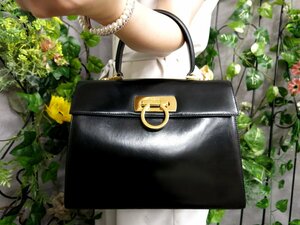 超美品●Salvatore Ferragamo フェラガモ●ガンチーニ●トップハンドル●カーフ レザー 本革●ハンド バッグ●黒●G金具●腕掛け●Js48784