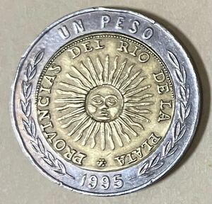 アルゼンチン　1ペソ　1995年　外国コイン　アンティーク　古銭　外国銭　アルゼンチンコイン　アルゼンチンペソ　日常　バイカラー