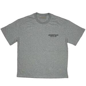 [並行輸入品] FEAR OF GOD FOG ESSETIALS エッセンシャルズ バックロゴ 半袖 Tシャツ (ダークグレー) (M)